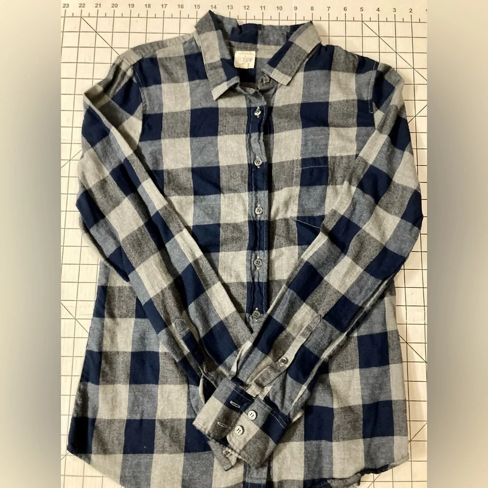 J. Crew Women’s Size Small Blue/Grey‎ Button Down “The Perfect Shirt”